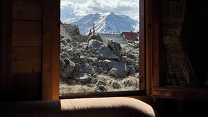 A wooden interior with a window revealing a mountainous landscape. - Cabin Varde | 2-bedroom cabin in charming Žabljak (Žabljak)