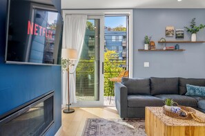 Living area - Obermiller House (Seattle)