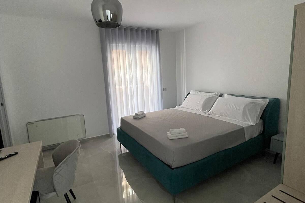 Habitación Confort doble, balcón | Caja fuerte, escritorio, espacio para trabajar con un portátil