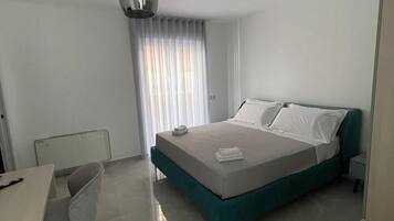 Comfort Double Room, Balcony | Minibar, in-room safe, desk, laptop workspace