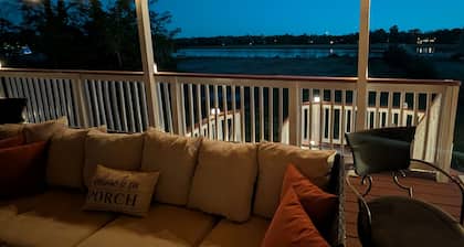 Spacious 3-bedroom house in serene Martins Beach, minutes from Philadelphia!