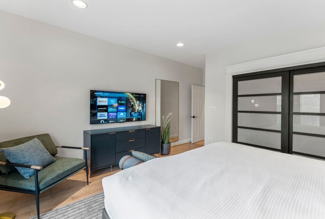 Iron/ironing board, travel cot, WiFi, bed sheets