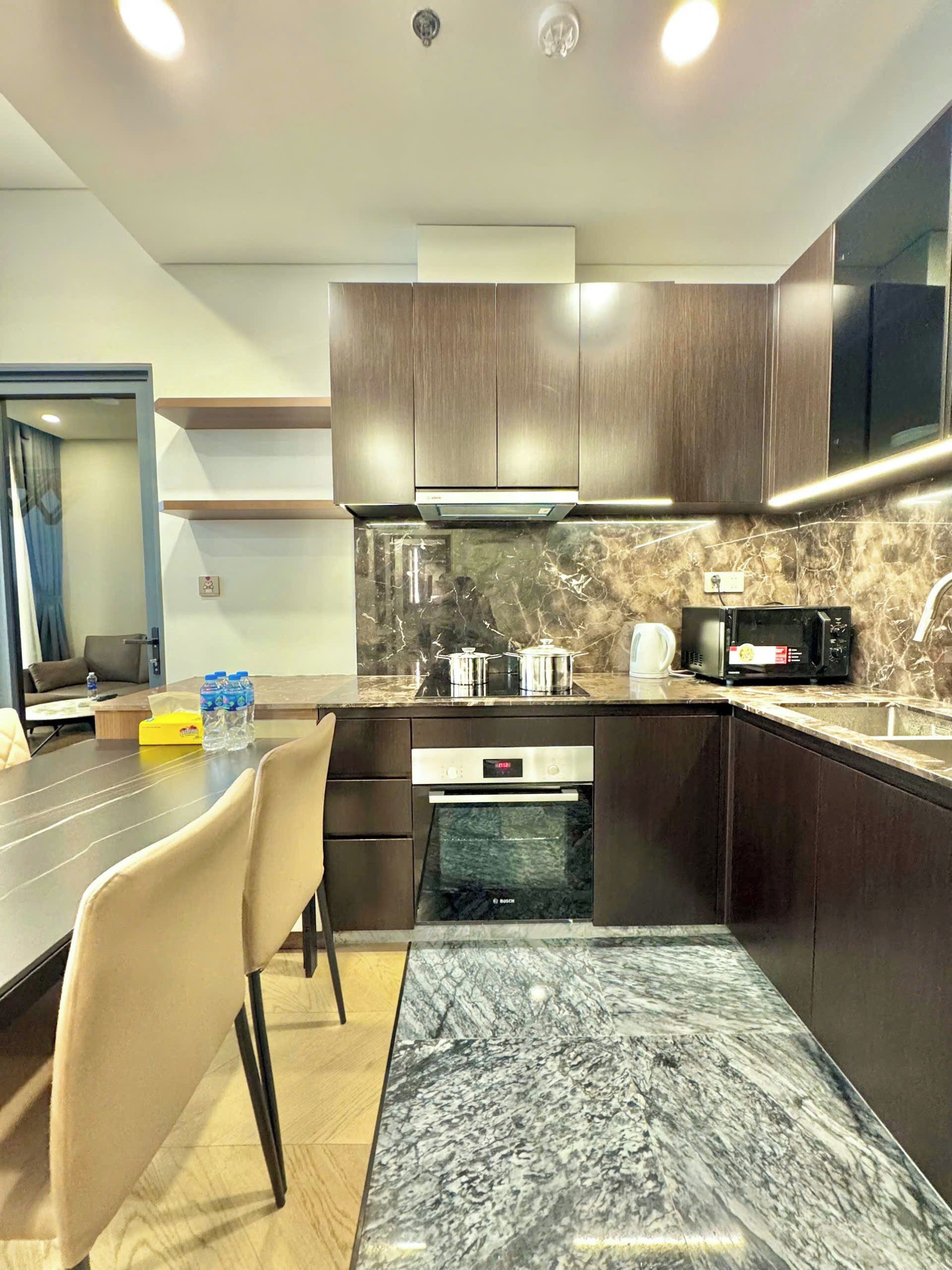 Family Apartment, City View | Private kitchen