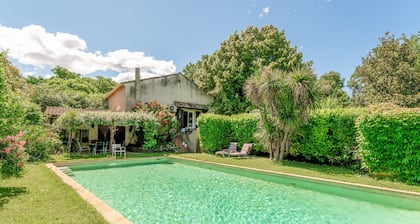 Cottage in Uzès by the Water