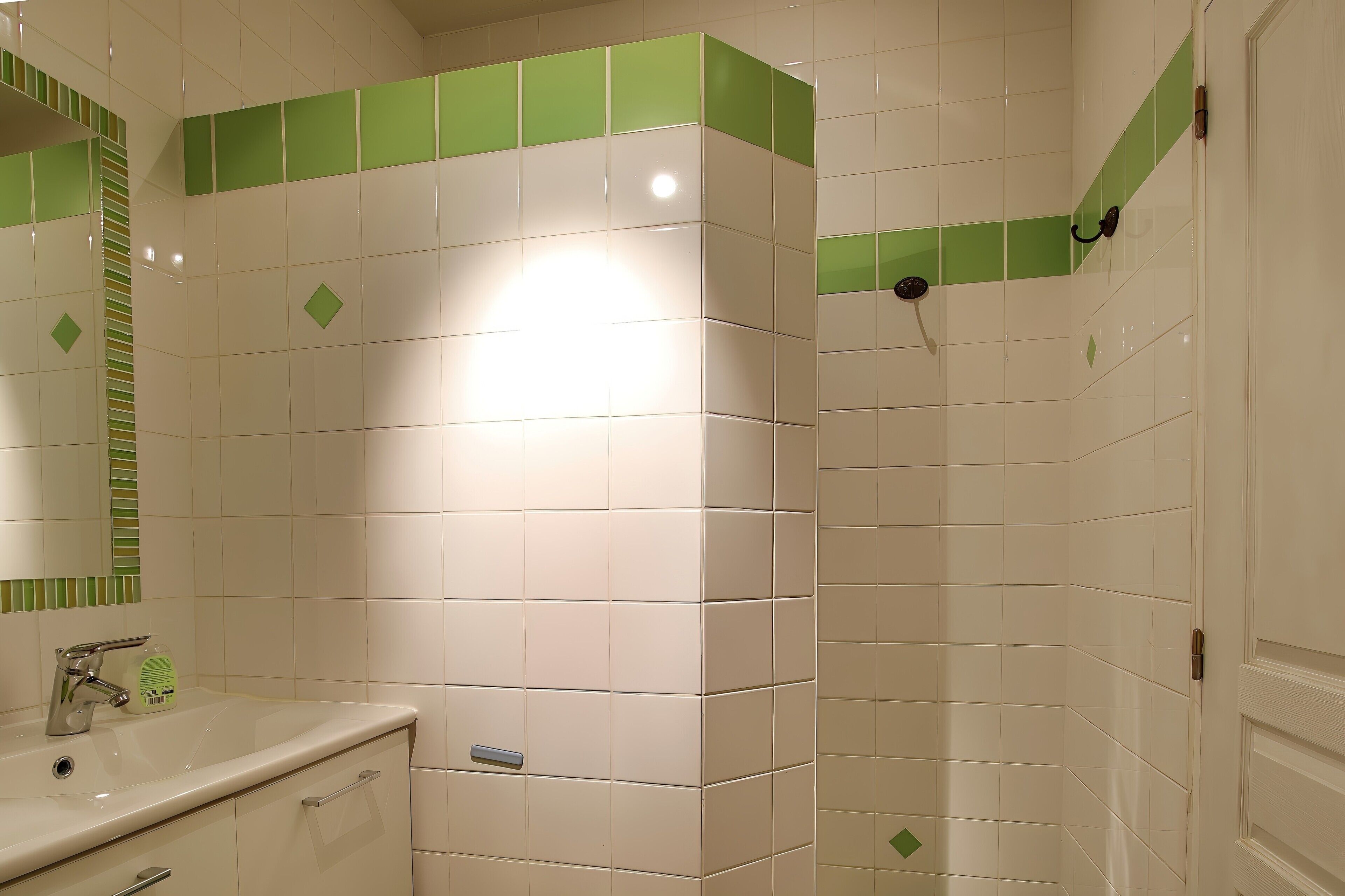 Een douche, een haardroger, handdoeken