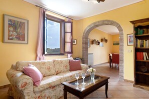 TV, fireplace - Villa Cielo Toscano in San Miniato with Exclusive Pool (San Miniato)