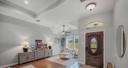 Horse-Friendly Retreat/Sleeps 12/Near Tarleton! + Game Room!
