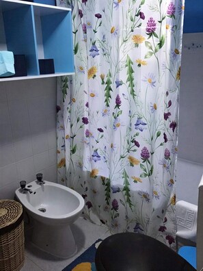 Hair dryer, bidet, towels, soap - Casa j Dias (Açores)