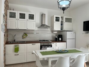 Kitchen / Dining Room - Euthalia zwischen Ätna und Taormina mit Pool und Jacuzzi by Interhome (Riposto)