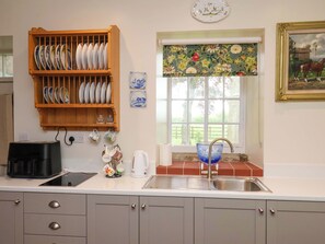 Cookware/dishes/utensils - The Gardener's Cottage, Low Hall (Scarborough)