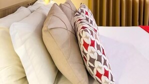 Luokittelematon kuva, 4 kautta 85, painike
