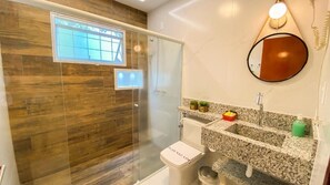 Family Room, Balcony, Pool View | Bathroom - Hotel O Recanto Serra Negra (Serra Negra)