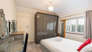Iron/ironing board, free WiFi, bed sheets