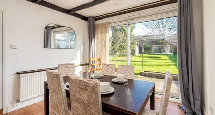Spacious 3-Bedroom Home in Watford - Pass the Keys
