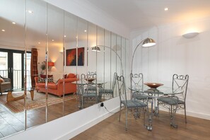 Dining - Stylish Dockside Flat Near Tower Bridge - Pass the Keys (London)