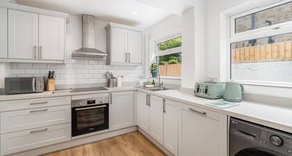 Beautiful, newly refurbished Victorian townhouse - Pass the Keys