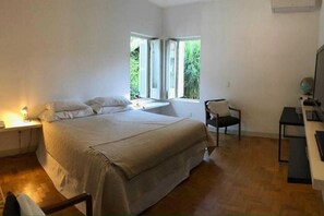 Iron/ironing board, WiFi, bed sheets - Charming house in Jardim Europa (São Paulo)