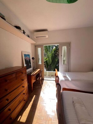 Iron/ironing board, WiFi, bed sheets - Charming house in Jardim Europa (São Paulo)
