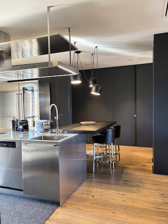 Fridge, microwave, oven, stovetop. Exclusive penthouse in the historic center of Alba, panoramic terrace with garden and private pool and solarium.