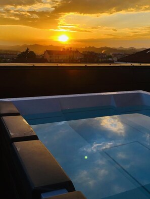 Outdoor spa tub - Exclusive Alba Historic Center Penthouse, Private Rooftop Pool & Langhe View (alba)