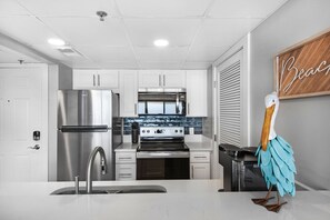 Private kitchen - Long Beach Tower 1-605  1-Bedroom Condo With Seasonal Beach Chairs with Umbrella (Panama City Beach)