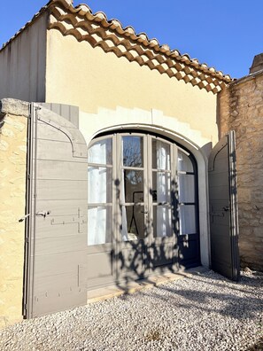 Exterior detail - Charming, quiet house - heated pool-5 minutes from pretty village of Eygalières (Orgon)