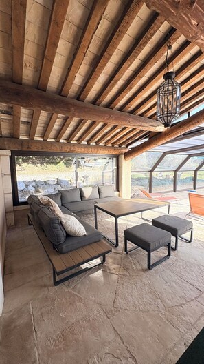 Living area - Charming, quiet house - heated pool-5 minutes from pretty village of Eygalières (Orgon)