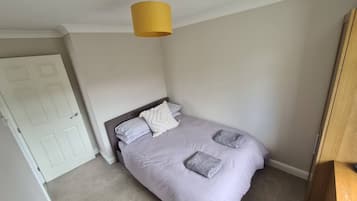 Desk, iron/ironing board, WiFi