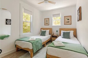 2 habitaciones, tabla de planchar con plancha, wifi y ropa de cama 