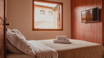 Deluxe Double Room, Non Smoking, Garden View | Iron/ironing board, free WiFi