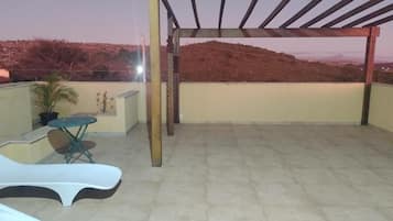 Quarto duplo, sacada, vista para a montanha | Terraço/pátio
