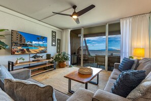 TV, books - Walk to Kamaole Beach | Heated Pool | Sunset Views (Kihei)