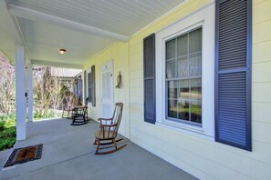 Terrace/patio - Walk to Downtown Brevard + Fenced Yard (Brevard)