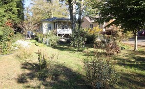 Property grounds - Walk to Downtown Brevard + Fenced Yard (Brevard)
