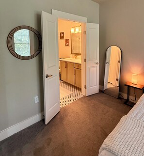 1 habitación, tabla de planchar con plancha, wifi gratis y ropa de cama 