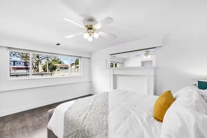 5 bedrooms, WiFi, wheelchair access - Luxury Delta House 5 Bedroom 7 Beds (Delta)