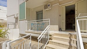 A hotel entrance with a staircase, a balcony with a railing, and an air conditioning unit. - This colorful and welcoming apartment, ideal for up to 4 people, is strategically located in Lecce: outside the restricted traffic zone but just steps from the historic center. Just 400 meters from Porta San Biagio, it's easy to immerse yourself in the w (Otranto)