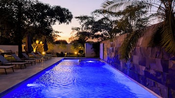 15 kolam renang outdoor