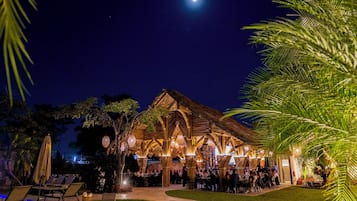 Tempat makan outdoor