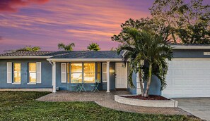 Exterior - Cozy 3BR Oasis w/Pool- 8 min to Indian Rocks Beach (Largo)