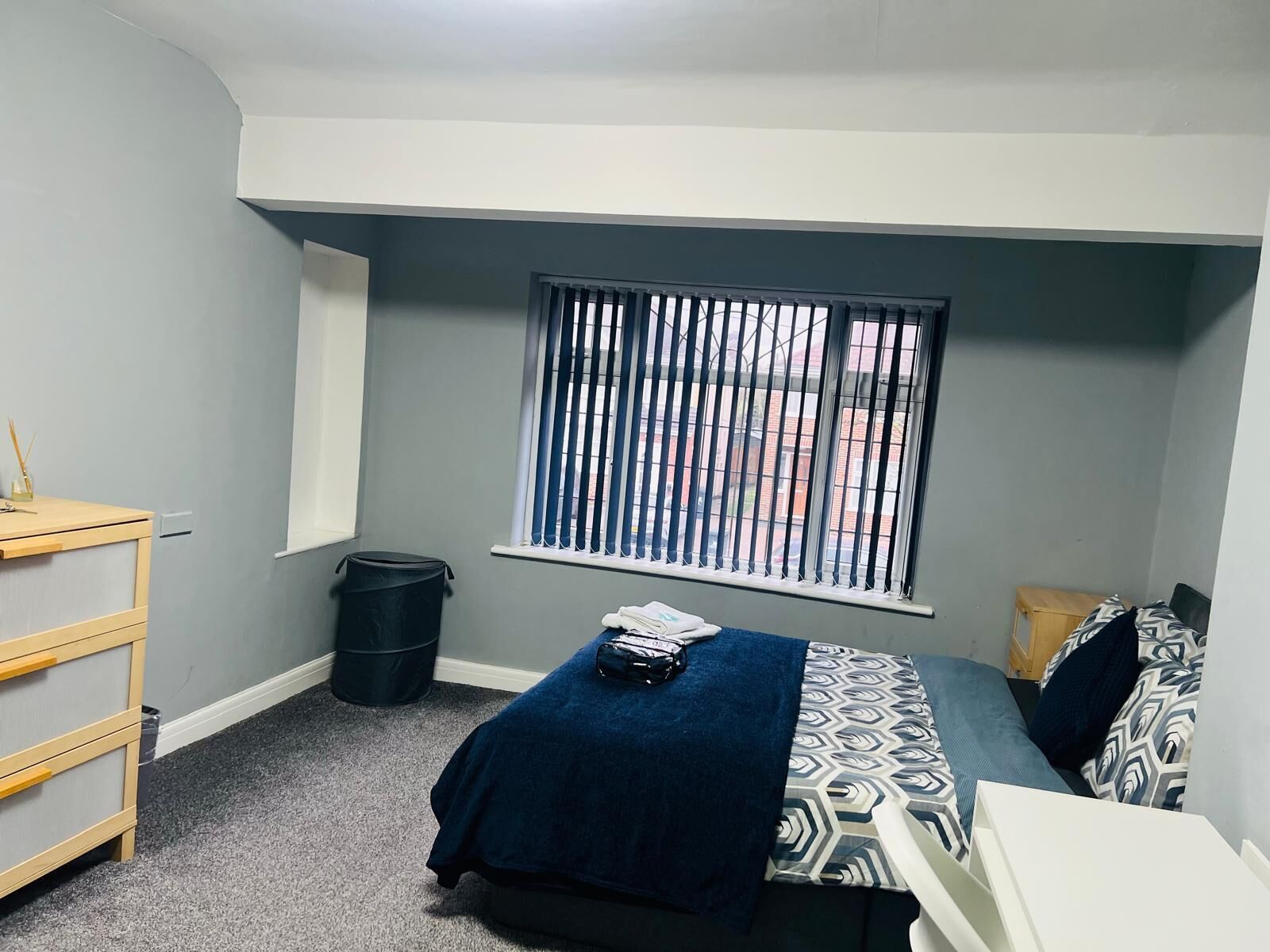Iron/ironing board, Internet, bed sheets