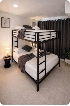 Iron/ironing board, free WiFi, bed sheets - Chic Modern Stay for 6 | Near USF & Busch Gardens (Tampa)