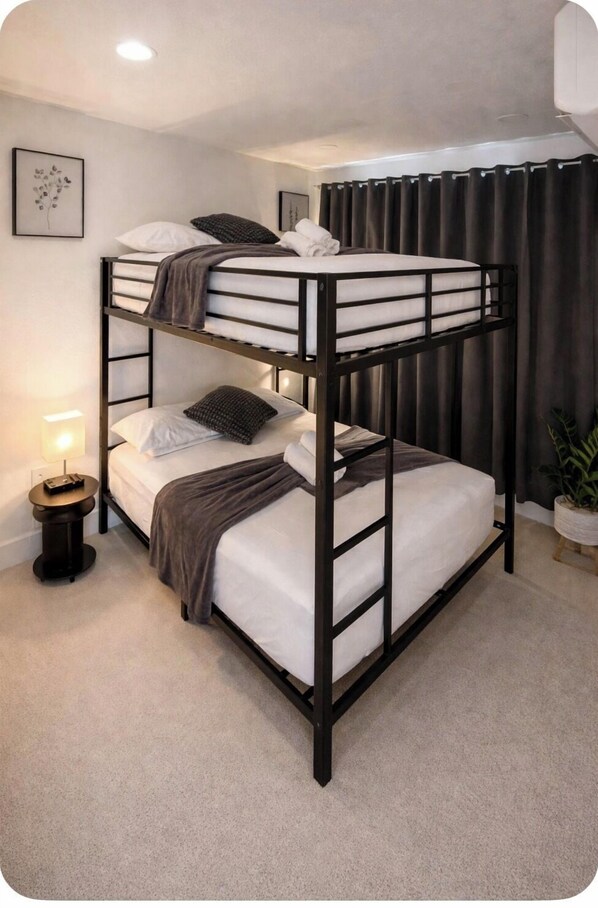 2 bedrooms, iron/ironing board, free WiFi, bed sheets