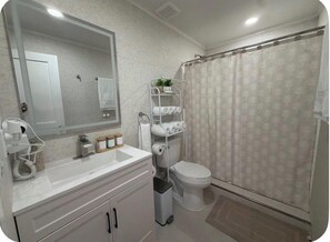 Shower, hair dryer, towels, soap - Chic Modern Stay for 6 | Near USF & Busch Gardens (Tampa)
