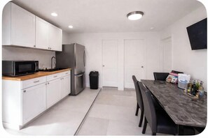 Fridge, microwave, stovetop, coffee/tea maker - Chic Modern Stay for 6 | Near USF & Busch Gardens (Tampa)