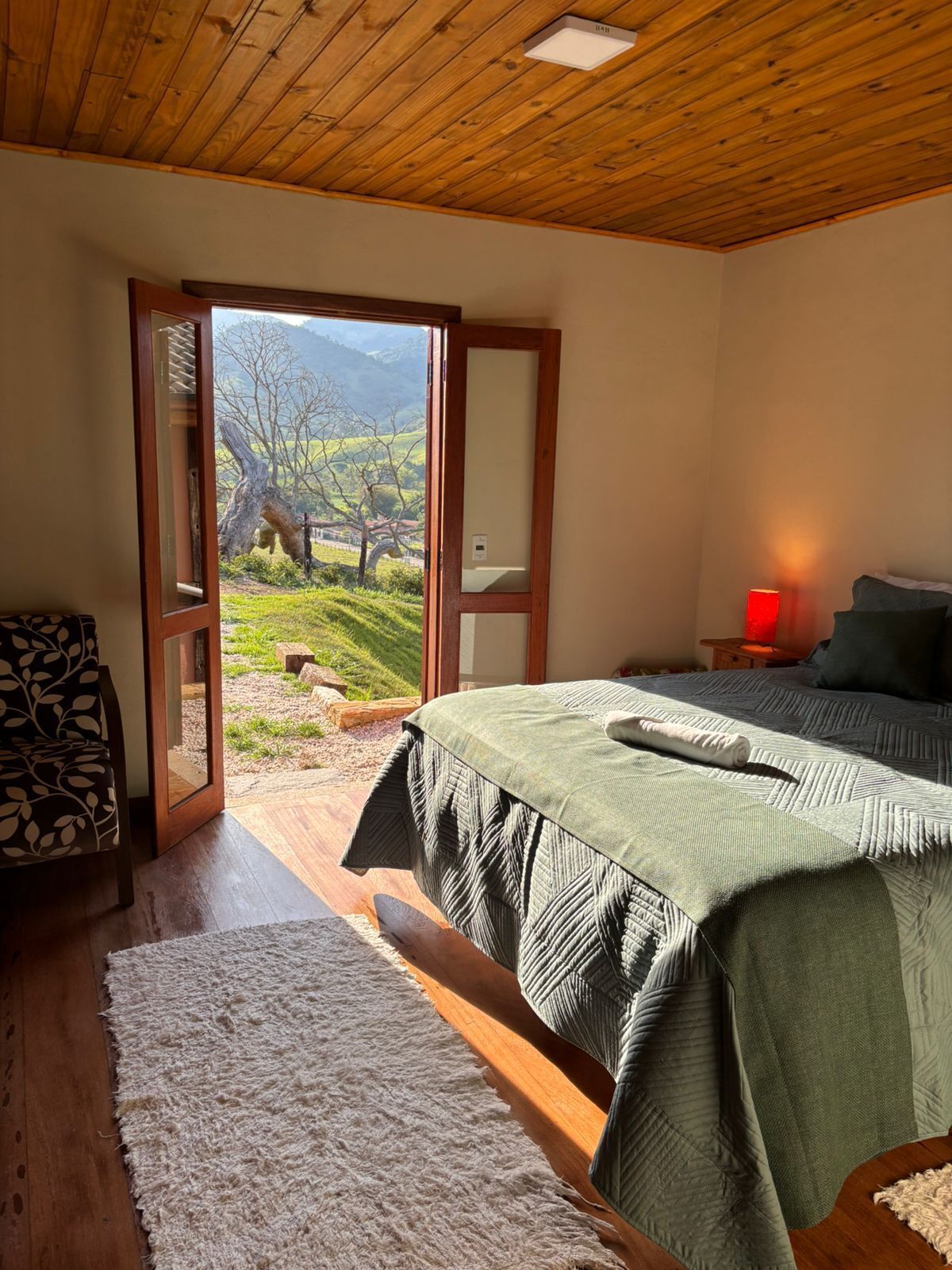 Chambre, 1 grand lit, salle de bains privée, vue montagne | Wi-Fi gratuit