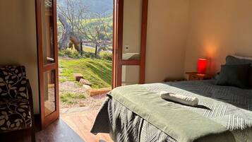 Chambre, 1 grand lit, salle de bains privée, vue montagne | Wi-Fi gratuit