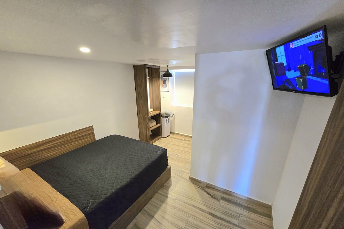 Habitación Confort, vista al patio | Ropa de cama de alta calidad y tabla de planchar con plancha