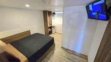 Comfort Room, Courtyard View | Premium bedding, iron/ironing board, free WiFi, bed sheets