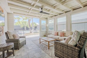 Terrace/patio - Pet-friendly Beach House: steps to the beach w/heated pool, firepit, fenced yard (Panama City Beach)